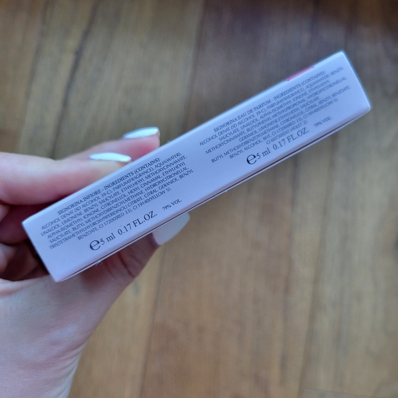 Salvatore Ferragamo Signorina set - Picture 3 of 5